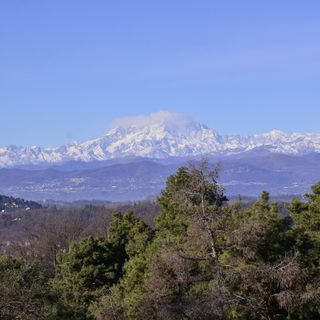 Quell'angolo di Langhe ad Azzate dove nasce il vino dei ristoranti stellati. «Tutto iniziò da una torre ottocentesca, una piccola vigna e una cascina...»