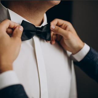 Cosa devi sapere sugli abiti da sposo: la guida all’eleganza