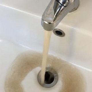Acqua torbida a Besnate: «Disagi in via di risoluzione. Non vi sono evidenze dell’alterazione della potabilità»