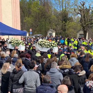 VIDEO. &quot;Alessio se ne va sulla sua biciclettina, lei vola via mentre era già una donna&quot;: l'addio straziante di Mesenzana ad Alessio e Giada