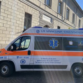 L'ambulanza intervenuta questa mattina in via Fratelli d'Italia
