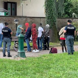 FOTO. Gallarate, controlli in zona stazione: denunciato un altro giovane per la maxi rissa