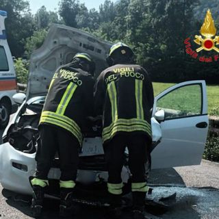 FOTO. Scontro sulla 394 a Rancio Valcuvia: due ragazzi feriti, grave un 72enne