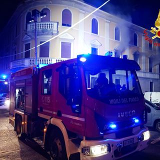 Le immagini dell'incendio a Busto