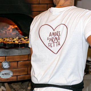 &quot;Amore a prima fetta&quot;: la pizza a forma di cuore sbarca in provincia. E offre posti di lavoro