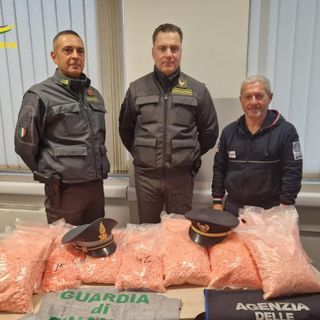 Ponte Chiasso, trovata in dogana con 55 chili di metanfetamine in auto: donna arrestata