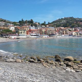 Le false promesse sulla reciprocità vaccinale: «Seconda casa in Liguria, pago le tasse, ma niente richiamo»