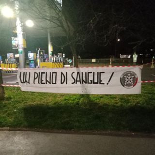 Caro benzina, blitz di CasaPound a Varese: distributori sigillati, “fammi il pieno di sangue”