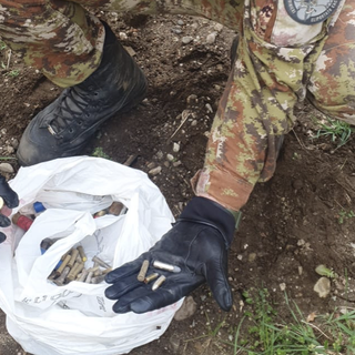 Quattrocento proiettili trovati nei boschi di Masciago Primo