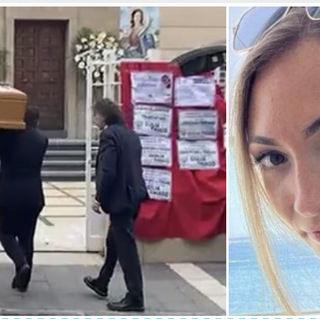 Palloncini bianchi in cielo e lacrime: l'ultimo saluto a Giulia e al piccolo Thiago