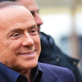 Cresce la preoccupazione per la salute di Berlusconi: «Ha una grave patologia del sangue»