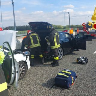 FOTO. Scontro tra due auto e un furgone: paura sull'A9