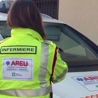 Scontro tra un'auto e una moto sulla strada del lago Maggiore: un ferito
