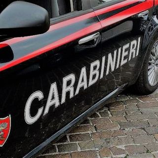 Auto danneggiate in via Maspero: insospettabile anziana scoperta forbici in pugno dai carabinieri