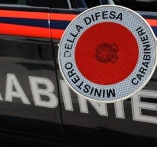 Sangiano: ragazzina minaccia di togliersi la vita, salvata dai carabinieri