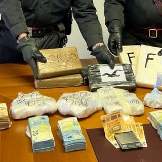 A passeggio con la cocaina per Castellanza. I carabinieri arrestano un uomo con 8 chili di droga