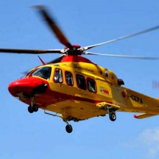 Pomeriggio da dimenticare sulle strade della Valceresio: ferito un motociclista sulla Provinciale 61, pedone investito a Besano