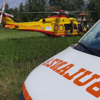 Scontro tra un'auto e due moto a Somma: tre feriti, uno è grave