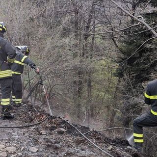 Turista milanese provoca un incendio in un bosco nel Vco: denunciato