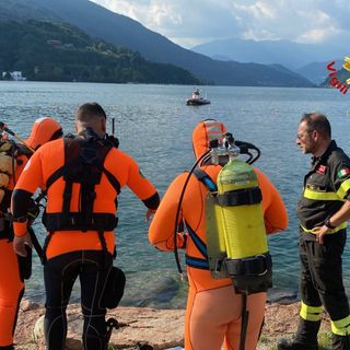 Non ce l'ha fatta il ragazzo di 22 anni inabissatosi nel lago Ceresio: è morto in ospedale