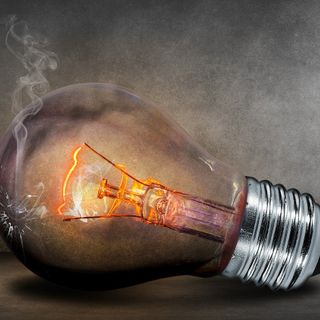 Risparmiare sulla bolletta della luce: suggerimenti per la scelta del fornitore