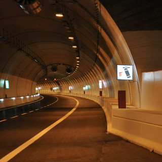 Autostrada A8, chiusi per due notti gli svincoli con la Pedemontana