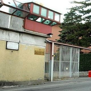 Rivolta ai Miogni, polizia e carabinieri intervengono in carcere in assetto anti sommossa