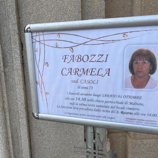 Rose bianche e rosse per l'addio a Carmela Fabozzi: «Tutto questo dolore non abbia il sopravvento sulla speranza»