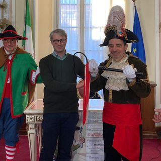 La consegna delle chiavi della città al Re Bosino in una edizione precedente del Carnevale di Varese