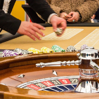 Nascita ed evoluzione dei casino, i più prestigiosi in Italia e le differenze fra gioco virtuale e reale