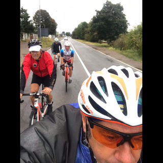 «I primi 173 chilometri fatti, anche controvento!» I ciclisti consegnano il gagliardetto di Legnano al &quot;sindaco di Coppi&quot;