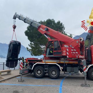 Suv vola nel lago di Como, l'ipotesi del guasto meccanico