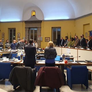 L'omaggio dell'assise a Roberto Maroni e alle vittime di Ischia
