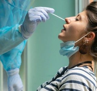 Coronavirus, continua la discesa: in provincia di Varese 695 contagi, in Lombardia sono 8.675