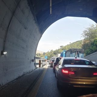 Dalla Liguria verso casa: domenica di code sulla A10 tra controesodo, cantieri e un incidente