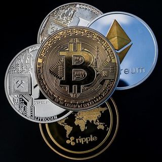 Criptovalute emergenti: occhi puntati su Polkadot, Chainlink e Avalanche