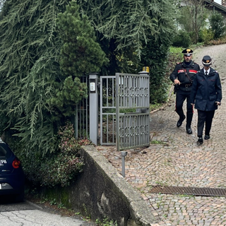 È morta la donna ferita con un colpo di pistola alla testa dal marito a Cuasso