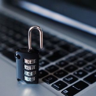 Come un professionista di cybersecurity protegge il mondo digitale