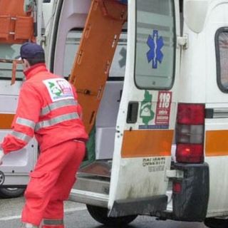 Scontro auto-moto a Vedano Olona, due persone ferite