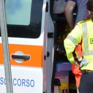 Pedone investito in via Nino Bixio, in ospedale una donna di 35 anni