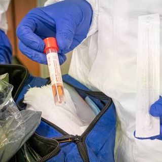 Covid-19, in Italia oggi 13.633 contagi e 472 vittime. In Lombardia 1.969 nuovi positivi