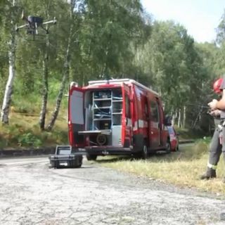 Un drone si alza in volo per setacciare i boschi della Forcora alla ricerca della donna di 89 anni scomparsa da un giorno