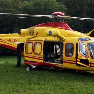 Bimbo di 4 anni investito da un furgone: trasportato in ospedale con l'elisoccorso in codice rosso