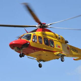 Scontro tra un'auto e una moto a Gallarate: in volo l'elisoccorso