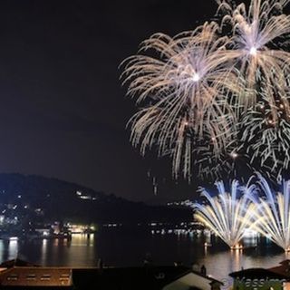 Conto alla rovescia per i fuochi di Ferragosto a Laveno. Show, musica, gastronomia e quattro treni speciali per l'evento clou dell'estate varesina