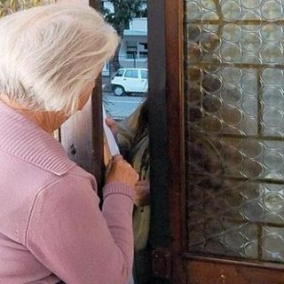 Agesp mette in guardia dai falsi addetti dell'igiene ambientale: «Non dovete farli entrare in casa»
