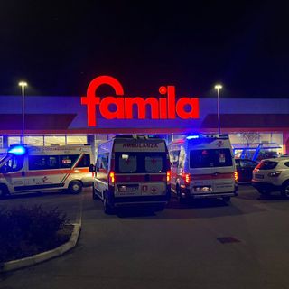 Sostanza urticante nell'aria, paura al supermercato: soccorse 50 persone a Castronno (VIDEO)