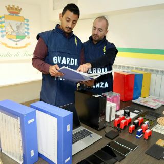 Evadono Iva per 50 milioni di euro e fanno la bella vita, marito e moglie arrestati dalle Fiamme Gialle