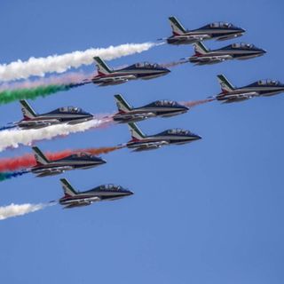 Le Frecce Tricolori tornano a volare nei cieli di Angera e sopra il lago Maggiore