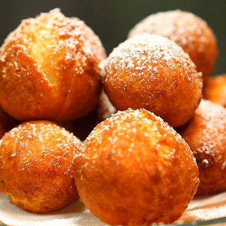 Rincari anche sul Carnevale, si riscopre il gusto del “fatto in casa”
